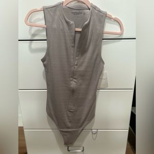 NWT Abercrombie gray ribbed zip up bodysuit